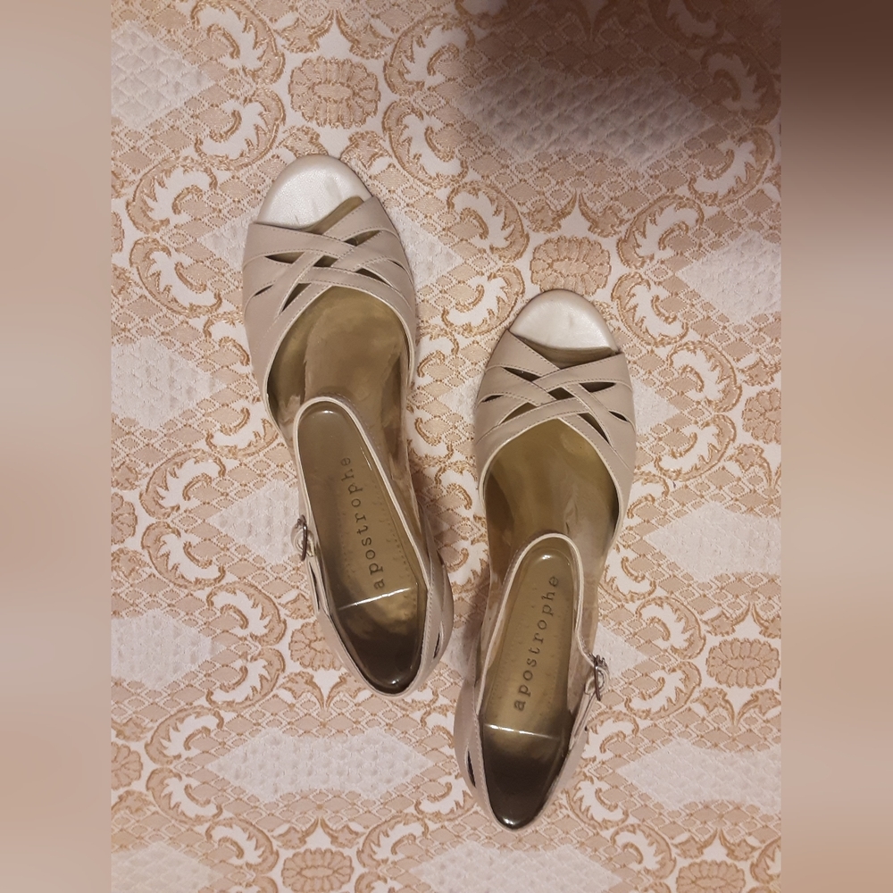 NIB Womens Ivory MISCHA Dress Shoe / Covered Heeled Sandal  SIZE 6M - Picture 2 of 10